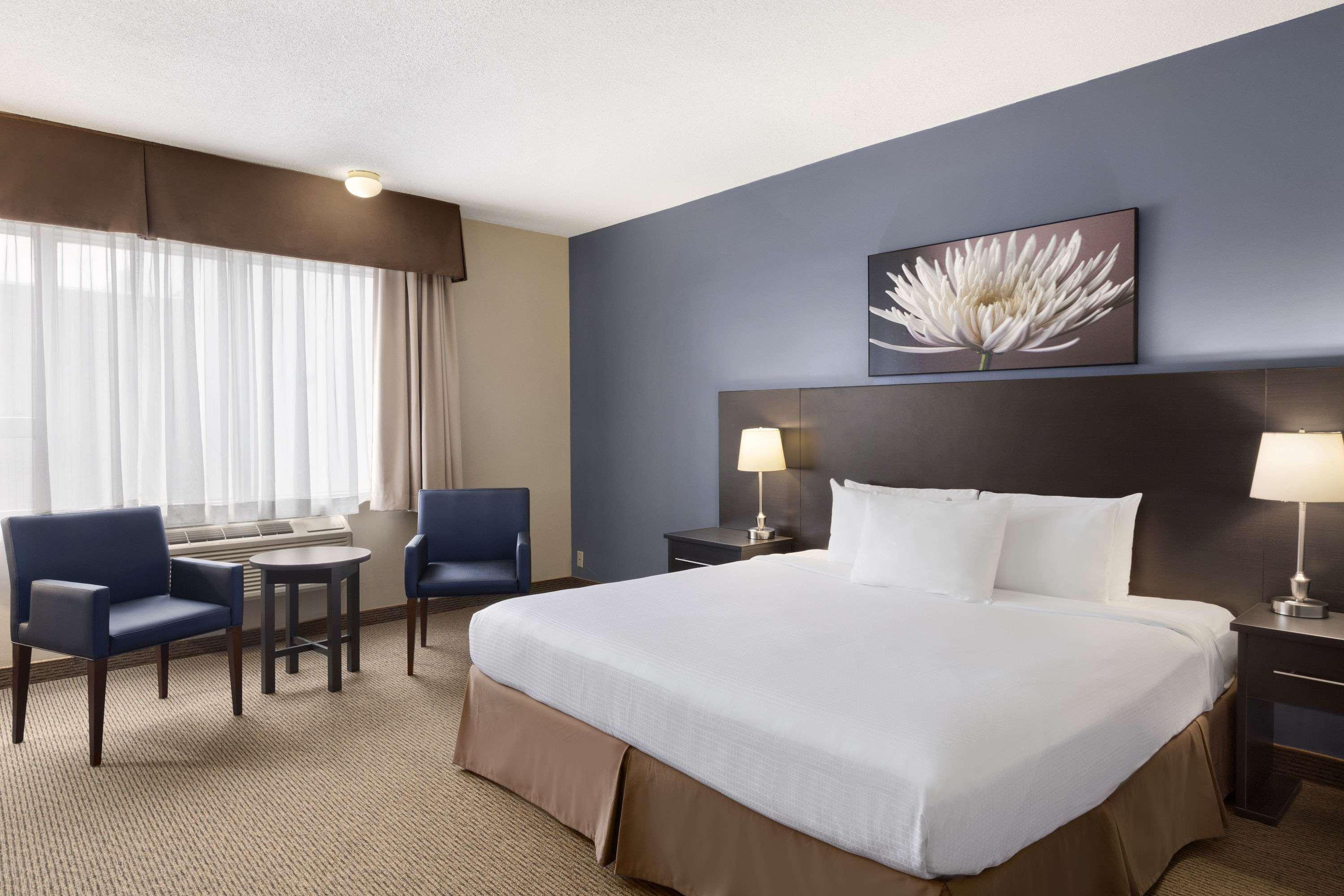 Days Inn By Wyndham Montreal Airport Conference Centre Dorval Extérieur photo