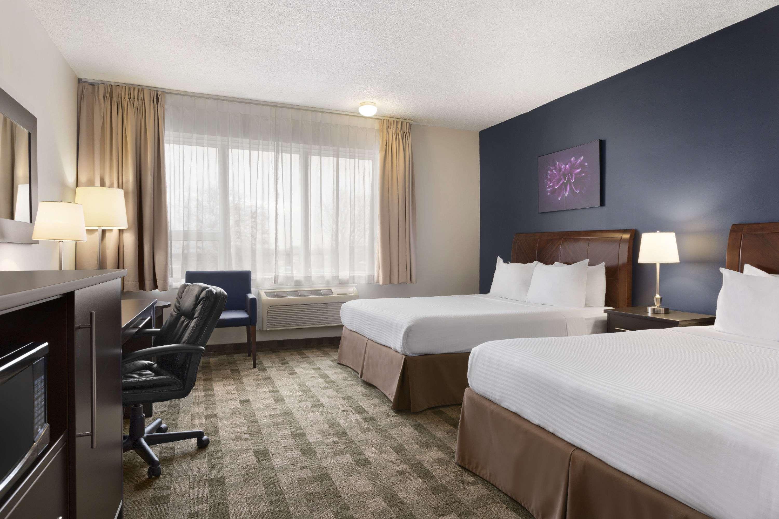Days Inn By Wyndham Montreal Airport Conference Centre Dorval Extérieur photo