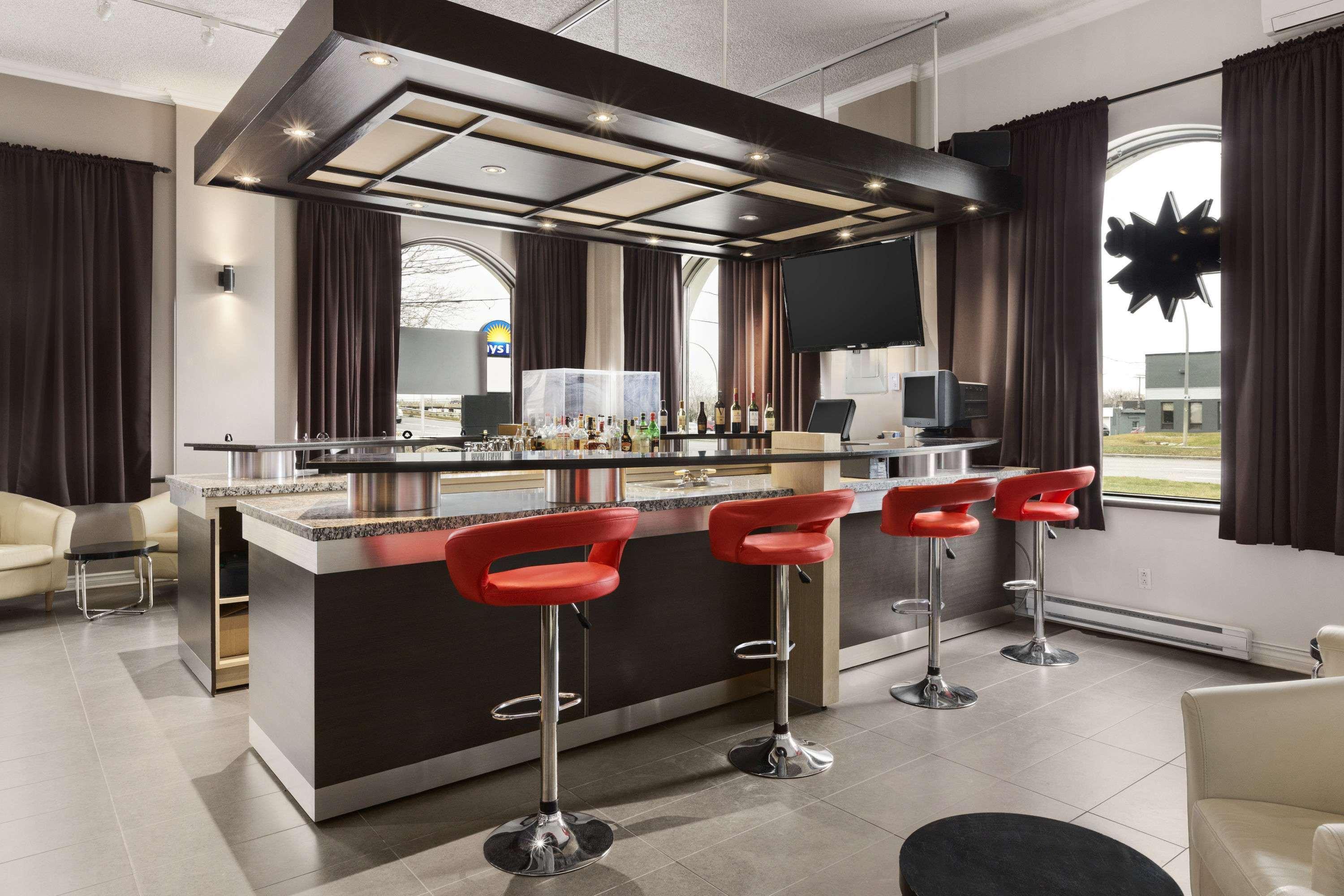 Days Inn By Wyndham Montreal Airport Conference Centre Dorval Extérieur photo
