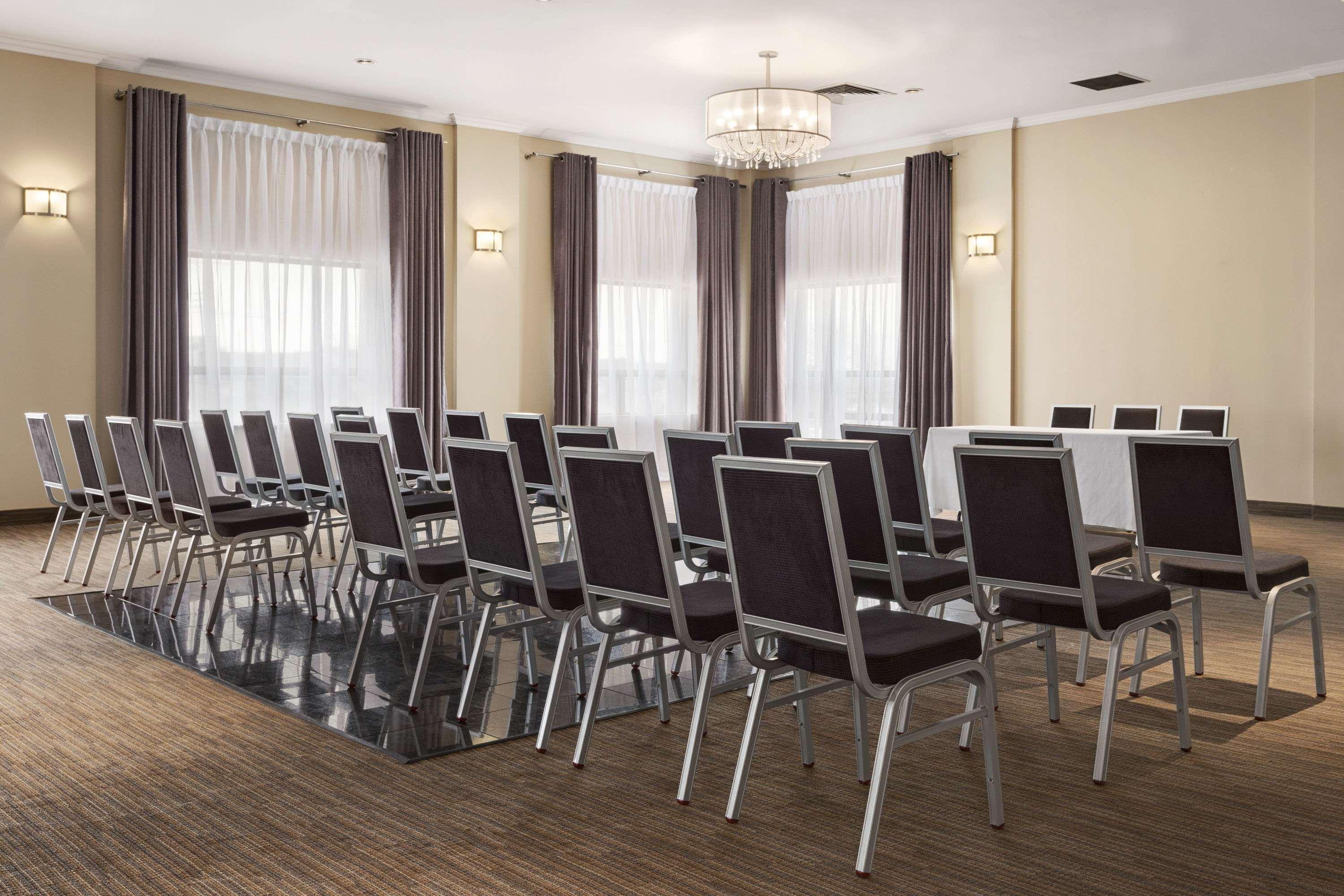 Days Inn By Wyndham Montreal Airport Conference Centre Dorval Extérieur photo