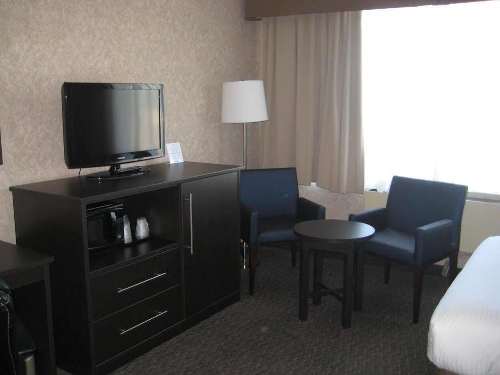 Days Inn By Wyndham Montreal Airport Conference Centre Dorval Extérieur photo